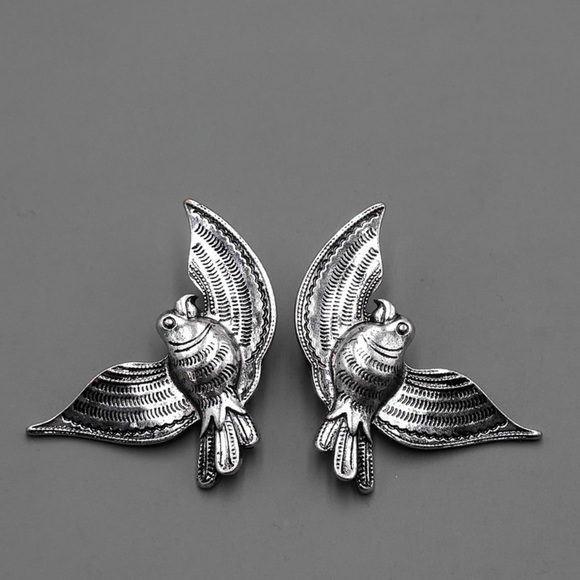 Lucky Brand Jewelry - Vintage Silver flying bird stud earring